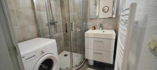 Frejus Port Appartement | Garden studio 150 m from the beach