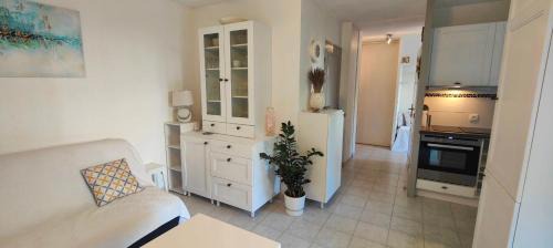 Frejus Port Appartement | Garden studio 150 m from the beach