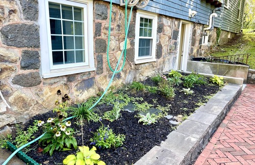 Medford Appartement | Garden Studio, access to I-93 to Airport, Tufts U, Hiking & Chevalier Theater.