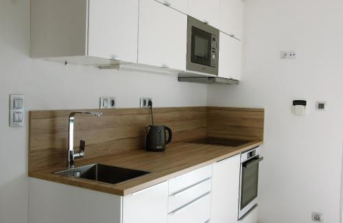 Hovorcovice Appartement | Garden studio apt-FREE parking,close D8,metro,EXPO