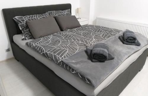 Hovorcovice Appartement | Garden studio apt-FREE parking,close D8,metro,EXPO