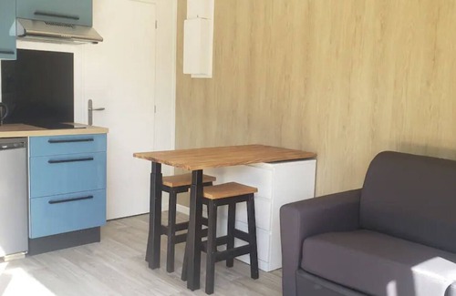 Hennebont Appartement | Garden studio with private Jacuzzi all year round!