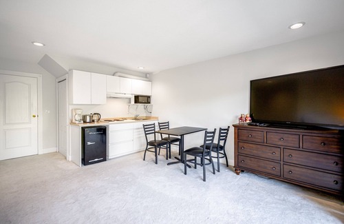 West Point Grey Maison | Garden Suite near Jericho Beach
