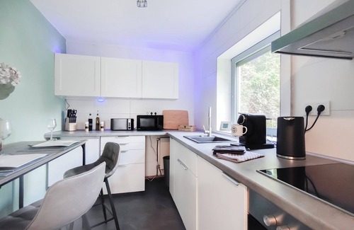 Schalksmuehle Maison | Garden View 1 - Design-Apartment, Küche, Garten - Sauerlanda