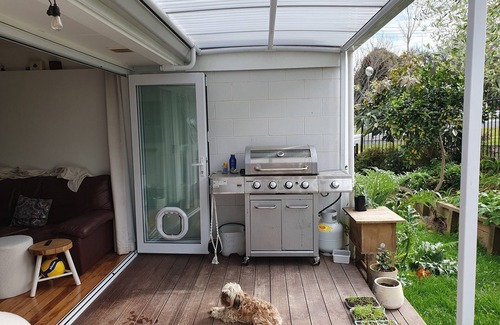 Tauranga Lit Et Petit-Déjeuner | Garden View room at 'Sherwood Forest' Shared Family Home - designed for wellness