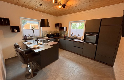 Habscheid Appartement | Garden/whirlpool/combination sauna large kitchen, rain shower. Very modern