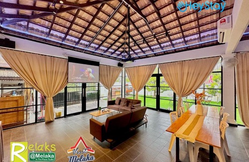 Bukit Baru Maison | GardenHomeStay TownArea Karaok Mahjong PrivatePool By HeystayManagement