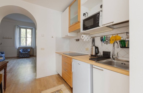 Zona Farini Appartement | Garibaldi & Isola District Functional Apartment