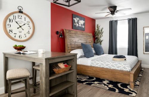 Johnson City Maison | Garofalo Cottage at Wrenwood Ranch, King Bed