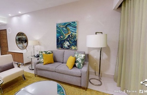 Downtown Cancun Station Balnéaire | Garza Blanca CANCUN - one bedroom suite available Dec 9th - 13th. Room only
