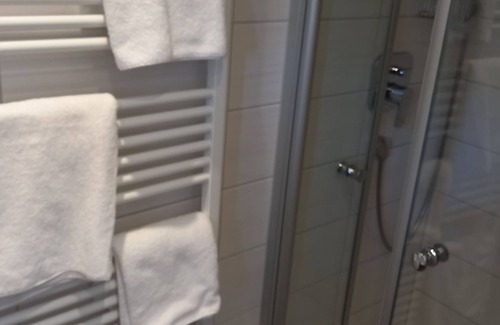 Calw Maison | Gasthaus Adler : Chambre double avec salle de bain privée