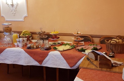 Mittelstrimmig Maison | Gasthaus Pension Zur Buche