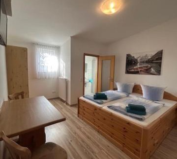 Oberdorla Maison | Gasthaus und Pension Halli-Galli