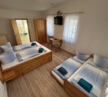 Oberdorla Maison | Gasthaus und Pension Halli-Galli