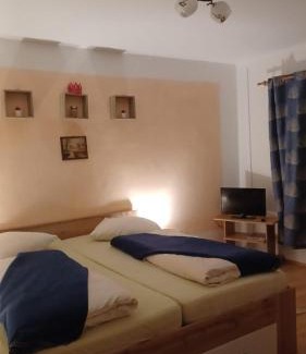 Wesenufer Maison | Gasthaus zur blauen Donau