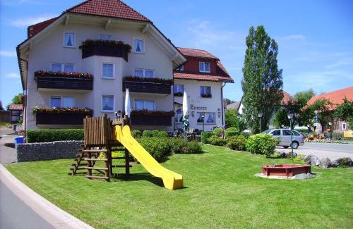 Eimelrod Appartement | Gasthof-Ferienwohnung Zur Zweere
