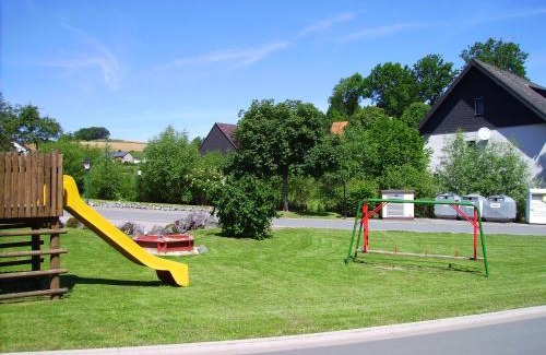 Eimelrod Appartement | Gasthof-Ferienwohnung Zur Zweere
