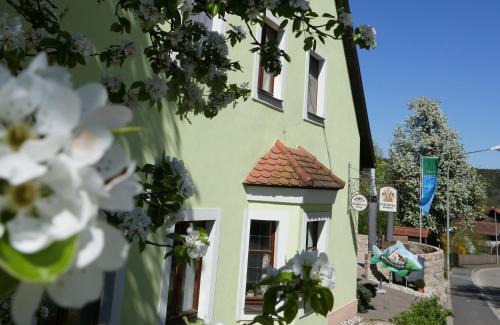 Freudenberg Hôtel | Gasthof Schloßbräu Lintach
