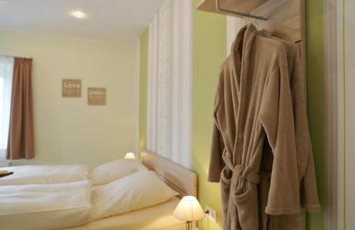 Claussnitz Maison | Gasthof und Hotel Roter Hirsch