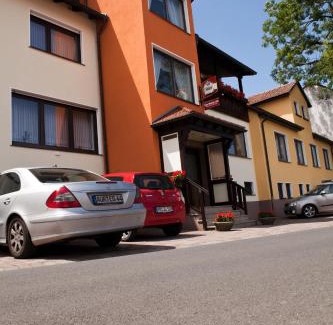 Battenhausen Maison | Gasthof Zum Hohen Lohr