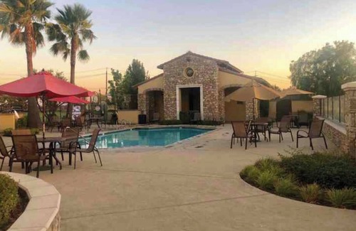 Peters Appartement | Gated community 2-bedroom,1 bath attached apartment in Manteca