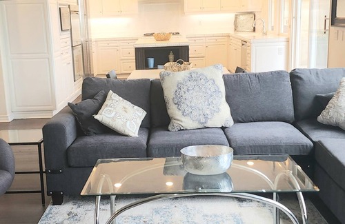 Turtle Ridge Maison | Gated community Ocean View home on Cul De Sac! Watch Disneyland fireworks!