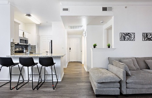 Dallas Copropriété | Gated Community Retreat Pool & Grill 10 Min to Downtown