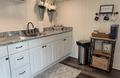 Greenbrier Maison | Gated - Farmhouse Bungalow By Lavender Gardens