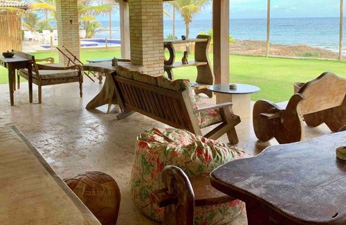 Stella Maris Maison | Gated front mer