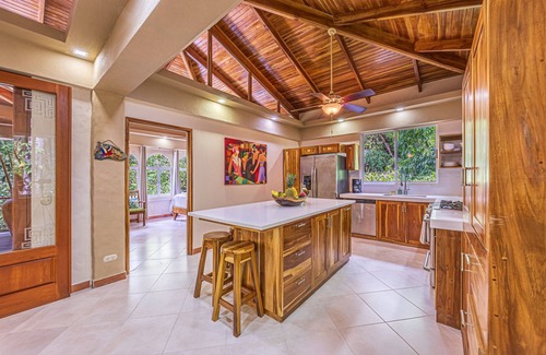 Manuel Antonio Maison | Private Gated Jungle House - Près de la plage! Faible taux d'introduction!