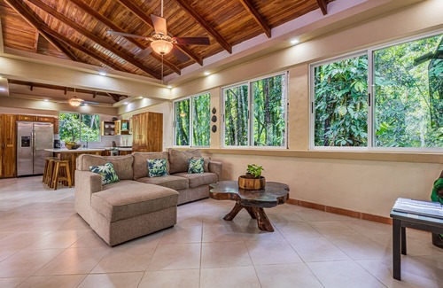 Manuel Antonio Maison | Private Gated Jungle House - Près de la plage! Faible taux d'introduction!