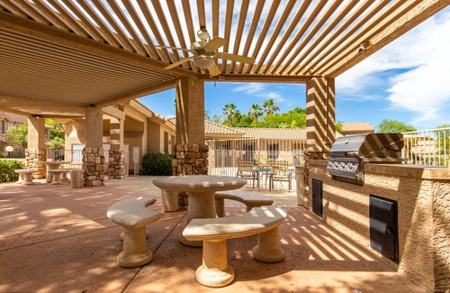 Alta Mesa Copropriété | Gated Luxury Condo. 3 King beds! Alta Mesa Resort golf course view!