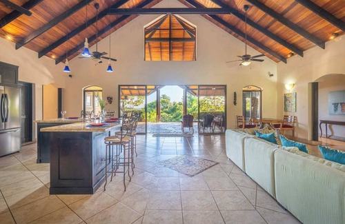Playa Tortuga Maison | Gated Luxury-Sleeps 13-Ojochal-Near to beaches