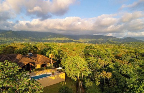 Playa Tortuga Maison | Gated Luxury-Sleeps 13-Ojochal-Near to beaches