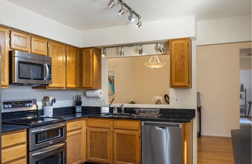 Tucson Maison | Stylish Gated Gem—Garage, Pool, Spa & Super WiFi! DownTown, I-10, U of A,
