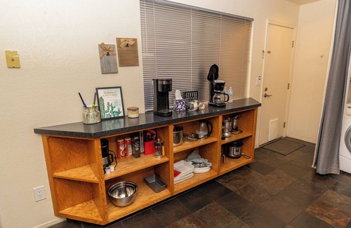 Tucson Maison | Stylish Gated Gem—Garage, Pool, Spa & Super WiFi! DownTown, I-10, U of A,