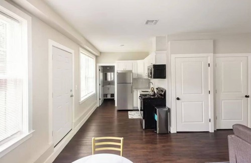 Newark Maison | Gateway to Adventure: Modern Home Minutes from EWR