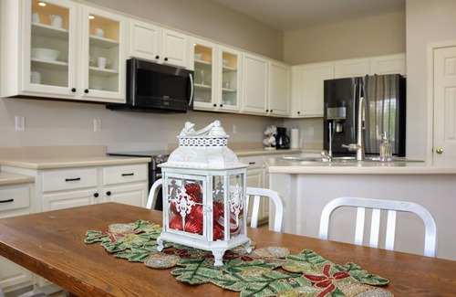 Coronado Ranch Maison | Gather! Heated Pool, 5 King Bedrooms, Playground, Trampoline & Pool Table