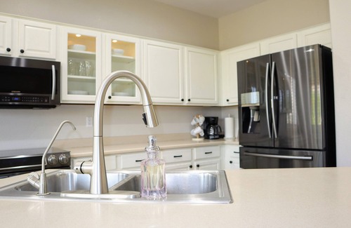 Coronado Ranch Maison | Gather! Heated Pool, 5 King Bedrooms, Playground, Trampoline & Pool Table