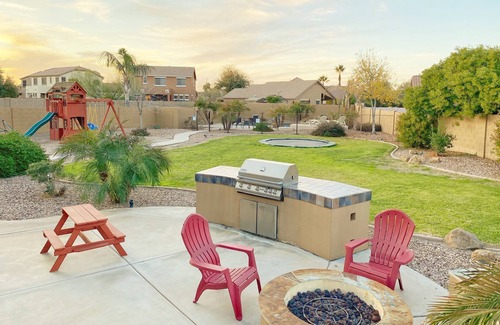 Coronado Ranch Maison | Gather! Heated Pool, 5 King Bedrooms, Playground, Trampoline & Pool Table