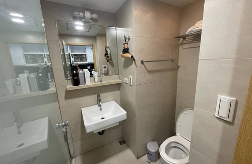 Xinyi Appartement | Gatsby apt|Taipei 101|Hanging garden |night market|MRT|Gym with Pool