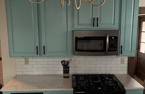 Davenport Maison | Gatsby charm with modern comforts! Historic home & neighborhood w large backyard