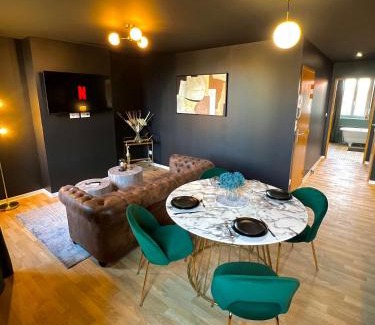 Villeneuve-sur-Lot Appartement | Gatsby Room - Élégance et Intimité des Années 20 !