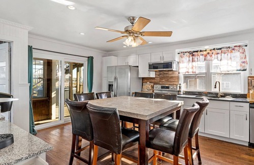 Ocean Bay Park Maison | Gatsby's - Heated Plunge Pool & Hot Tub in OBP, Sleeps 24, Steps From The Beach