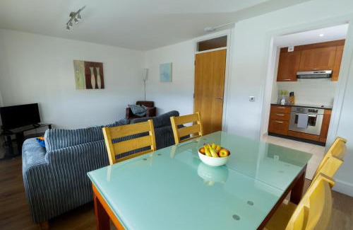 Galway City Centre Appartement | Geata na Cathrach - Galway Lakeside Apartments