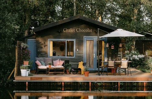 Geel Chalet De Ski | Chalet dans un endroit calme au bord de l'eau