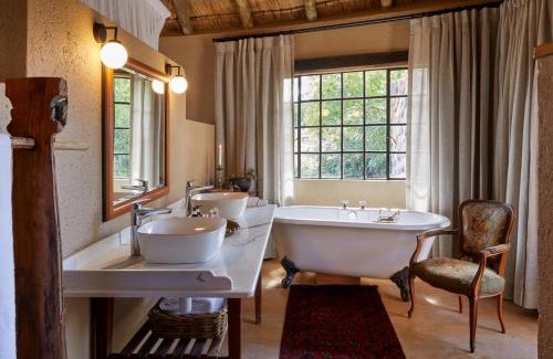 Kruger National Park Cabine | Geiger's Camp in Timbavati Game Reserve by NEWMARK