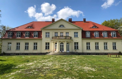 Muritz Maison | Gelbe Suite - Gutshaus Gevezin
