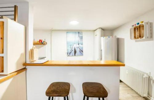Rotherbaum Appartement | Gemütliche 3-ZKB WC SouterrainWohnung in Bestlage
