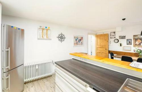 Rotherbaum Appartement | Gemütliche 3-ZKB WC SouterrainWohnung in Bestlage